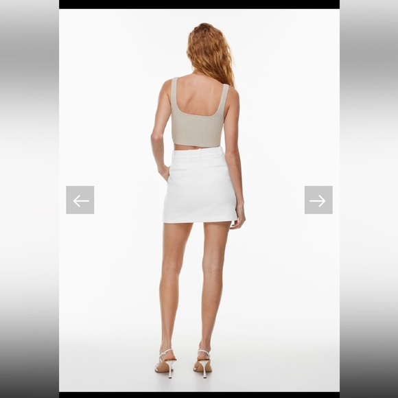 Babaton Aritzia Sculpt Knit
Squareneck Cropped Tank Taupe Size Small - Picture 12 of 12